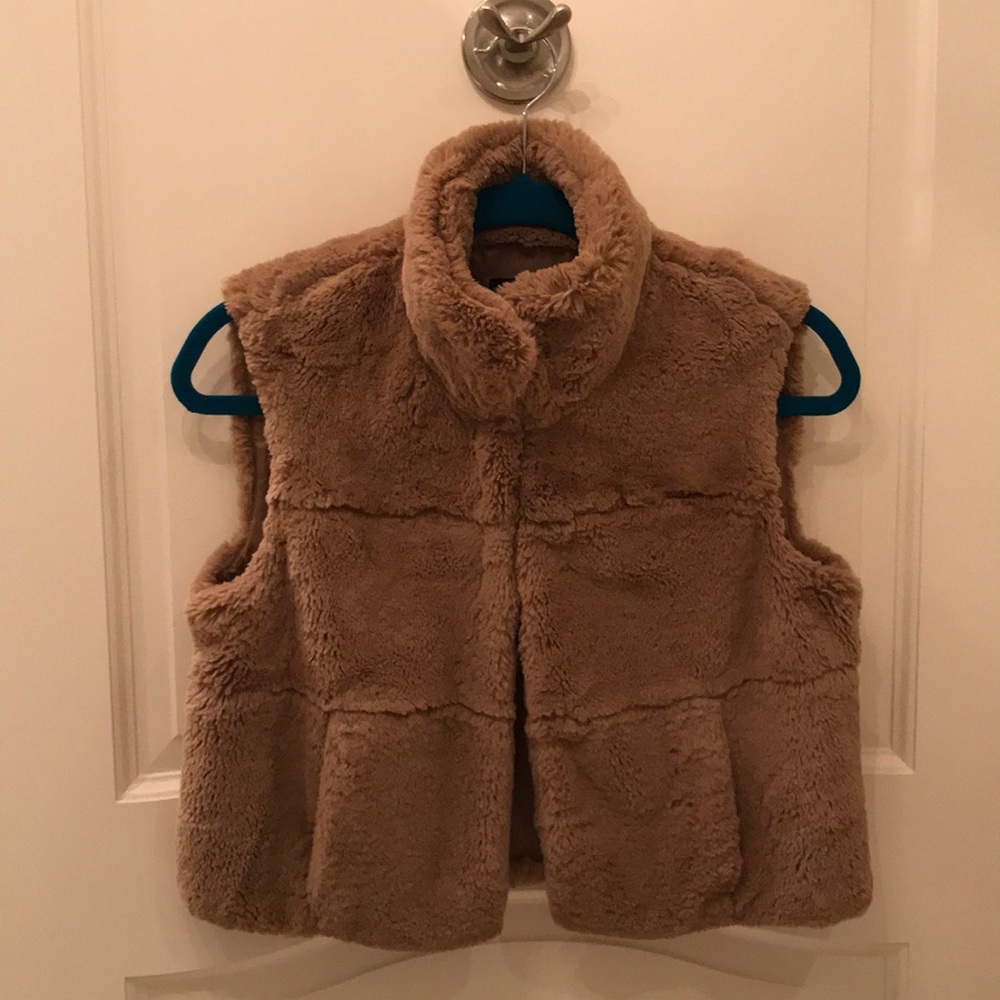 Cropped fur vest